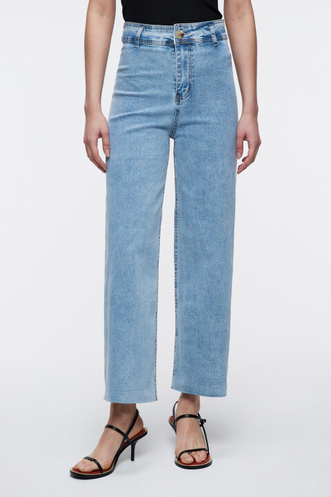 Джинсы wide leg укороченные с обрезанными краями, Голубой, Джинсы wide leg укороченные с обрезанными краями
Джинсы wide leg укороченные с обрезанными краями, Голубой, Джинсы wide leg укороченные с обрезанными краями