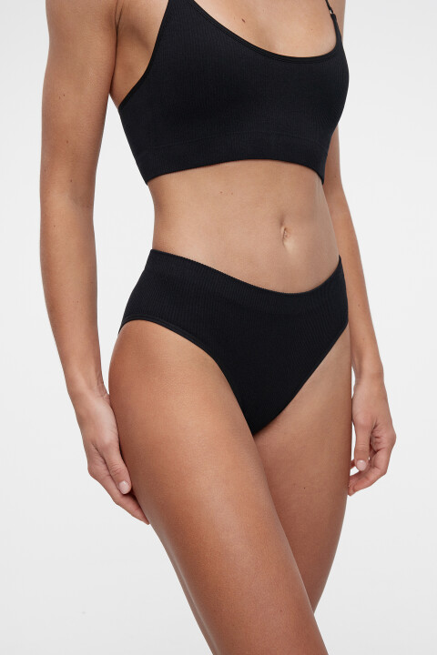 Трусики-слипы широкие бесшовные в рубчик, Черный, Трусики-слипы широкие бесшовные в рубчик 
Трусики-слипы широкие бесшовные в рубчик, Черный, Трусики-слипы широкие бесшовные в рубчик