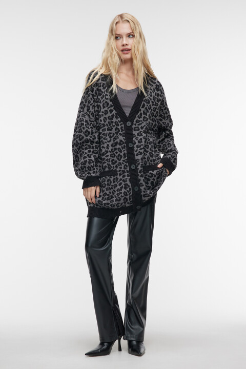 Кардиган oversize жаккардовый с леопардовым принтом, Серый, Кардиган oversize жаккардовый с леопардовым принтом
Кардиган oversize жаккардовый с леопардовым принтом, Серый, Кардиган oversize жаккардовый с леопардовым принтом