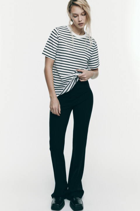 Футболка свободная в полоску, Черный, Футболка свободная в полоску
Футболка свободная в полоску, Черный, Футболка свободная в полоску