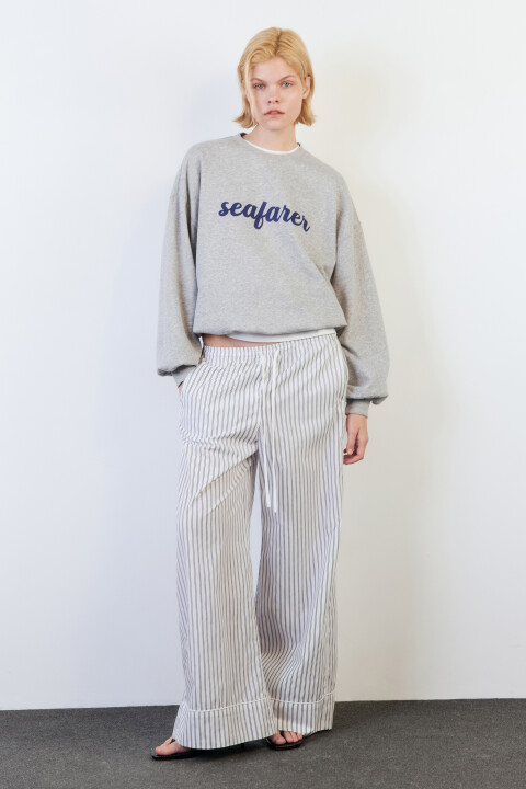 Свитшот oversize из футера с принтом-надписью, Серый, Свитшот oversize из футера с принтом-надписью
Свитшот oversize из футера с принтом-надписью, Серый, Свитшот oversize из футера с принтом-надписью