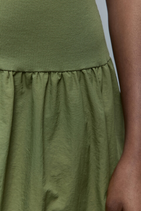 Платье-сарафан с верхом из майки в рубчик, Зеленый, Платье-сарафан с верхом из майки в рубчик
Платье-сарафан с верхом из майки в рубчик, Зеленый, Платье-сарафан с верхом из майки в рубчик