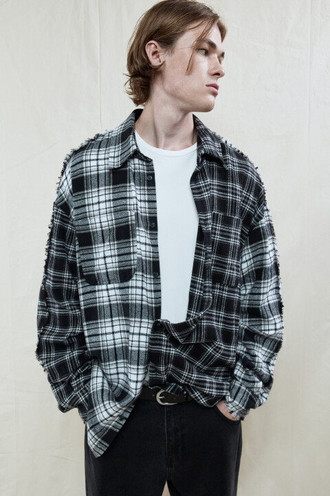 Рубашка oversize клетчатая с открытыми срезами, Черный, Рубашка oversize клетчатая с открытыми срезами
Рубашка oversize клетчатая с открытыми срезами, Черный, Рубашка oversize клетчатая с открытыми срезами