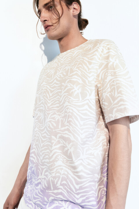 Футболка прямая с градиентом и принтом, Мультиколор, Футболка прямая с градиентом и принтом
Футболка прямая с градиентом и принтом, Мультиколор, Футболка прямая с градиентом и принтом