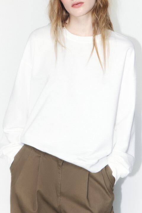 Свитшот базовый из хлопкового футера, Молочный, Свитшот базовый из хлопкового футера
Свитшот базовый из хлопкового футера, Молочный, Свитшот базовый из хлопкового футера