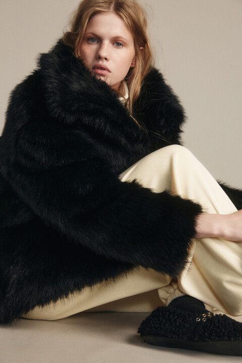 Шуба короткая с длинным ворсом, Черный, Шуба короткая с длинным ворсом
Шуба короткая с длинным ворсом, Черный, Шуба короткая с длинным ворсом