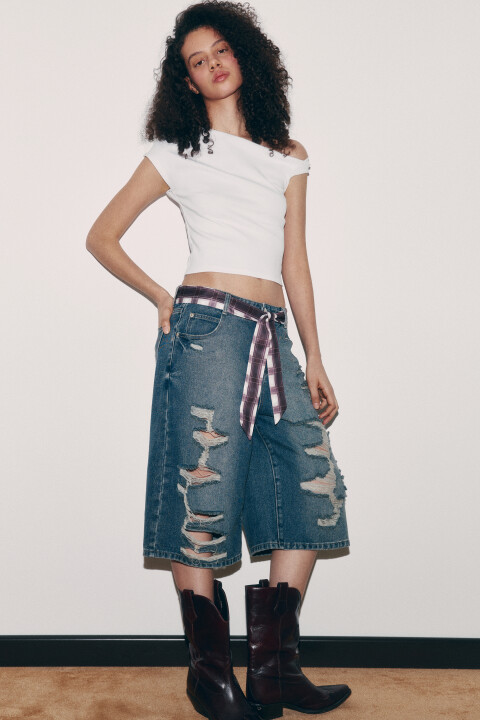 Джортсы рваные со средней посадкой и поясом, Темный тинт, джортсы рваные со средней посадкой и поясом
Джортсы рваные со средней посадкой и поясом, Темный тинт, джортсы рваные со средней посадкой и поясом