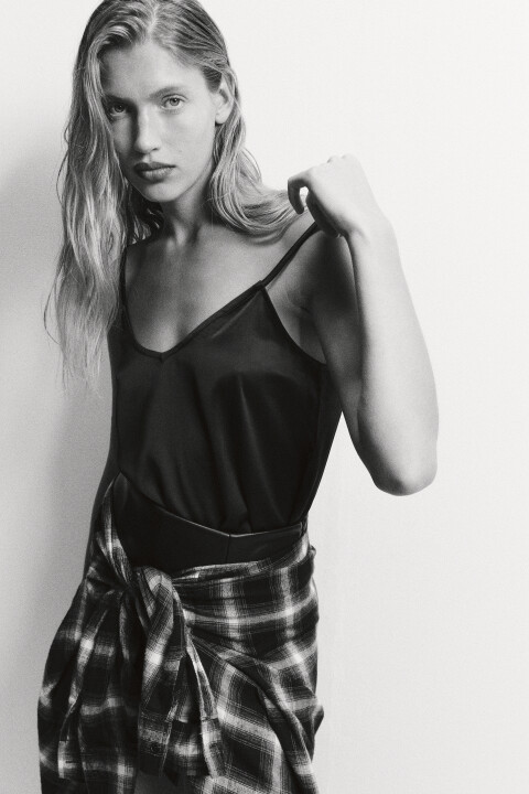 Блузка-майка EVA атласная на тонких бретельках, Черный, Блузка-майка EVA атласная на тонких бретельках
Блузка-майка EVA атласная на тонких бретельках, Черный, Блузка-майка EVA атласная на тонких бретельках