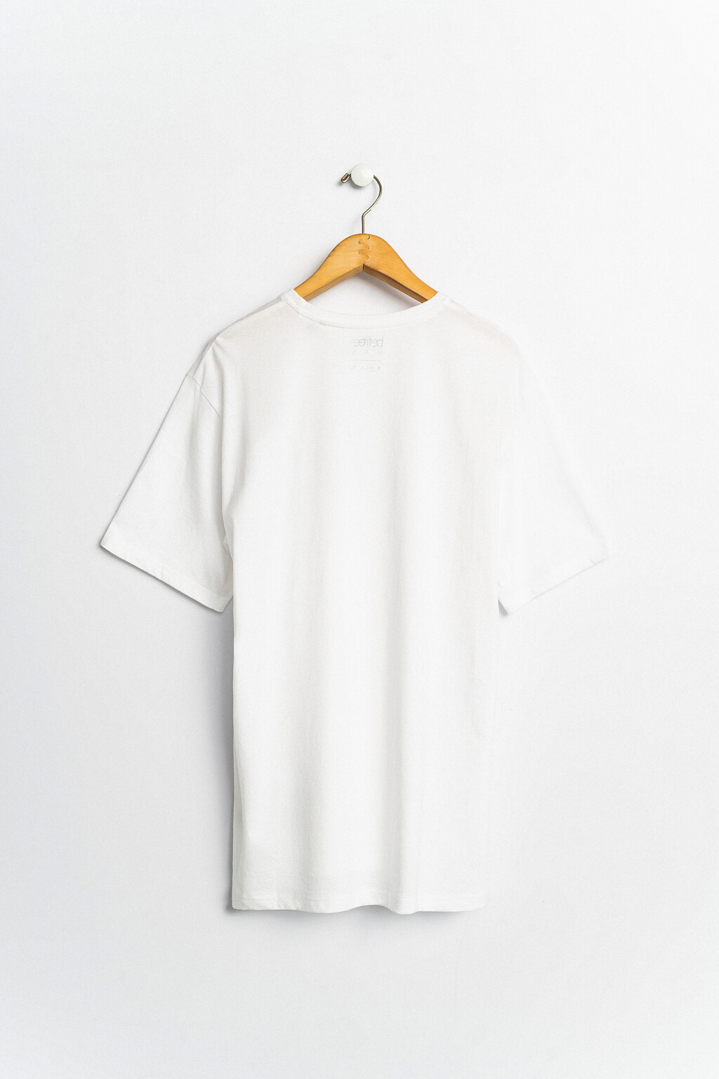 Футболка хлопковая с текстовым принтом - цвет белый - 2