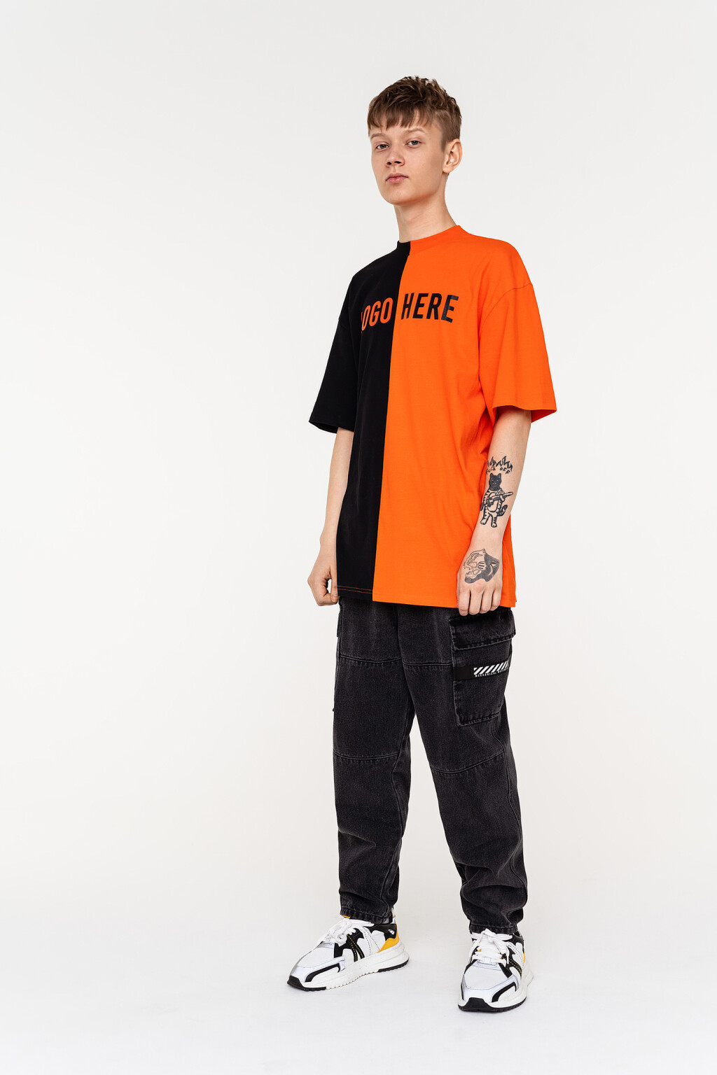 Футболка двухцветная в стиле колор-блок - цвет черный - 1