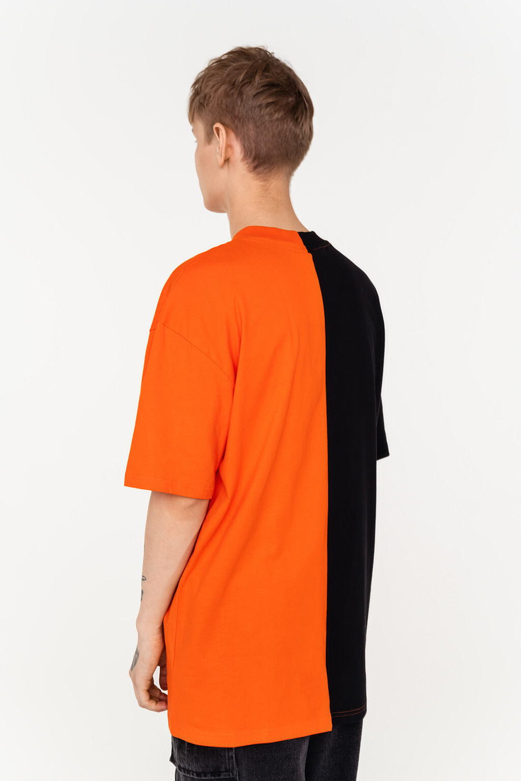 Футболка двухцветная в стиле колор-блок - цвет черный - 3