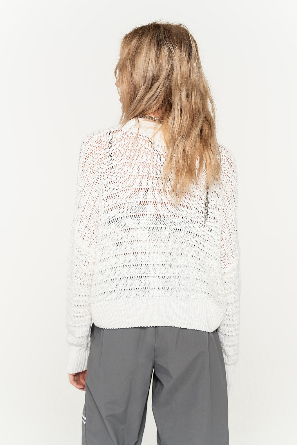 джемпер вязаный ажурный со спущенной линией плеча - цвет белый - 4