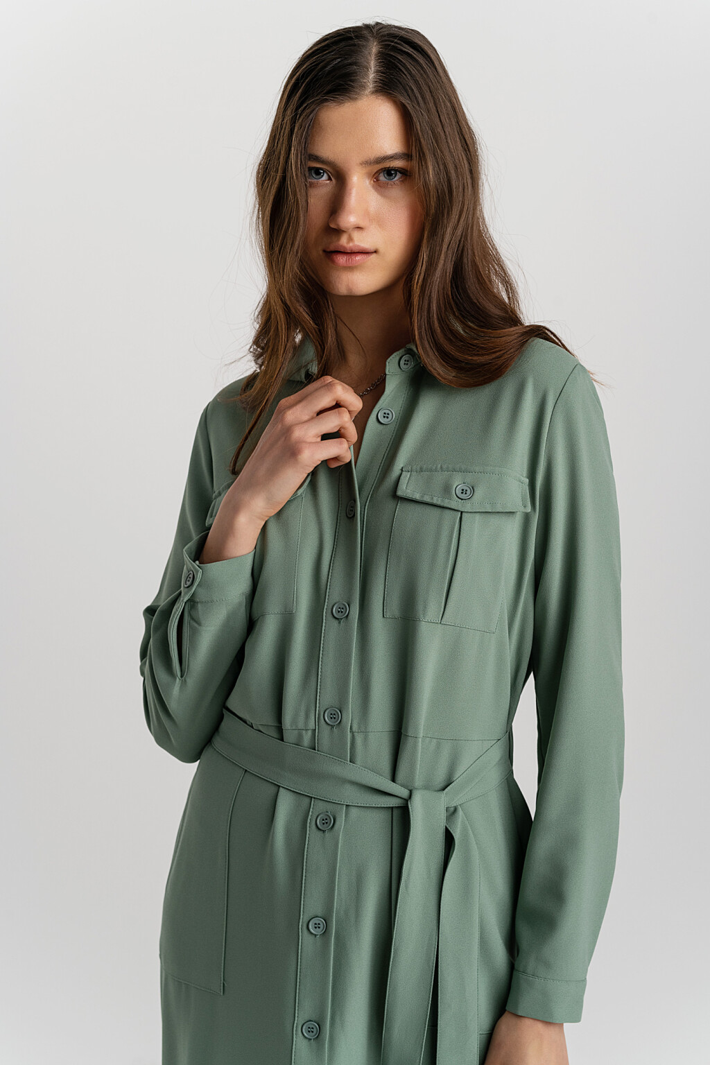 платье-рубашка на пуговицах по всей длине с поясом - цвет зеленый - 4