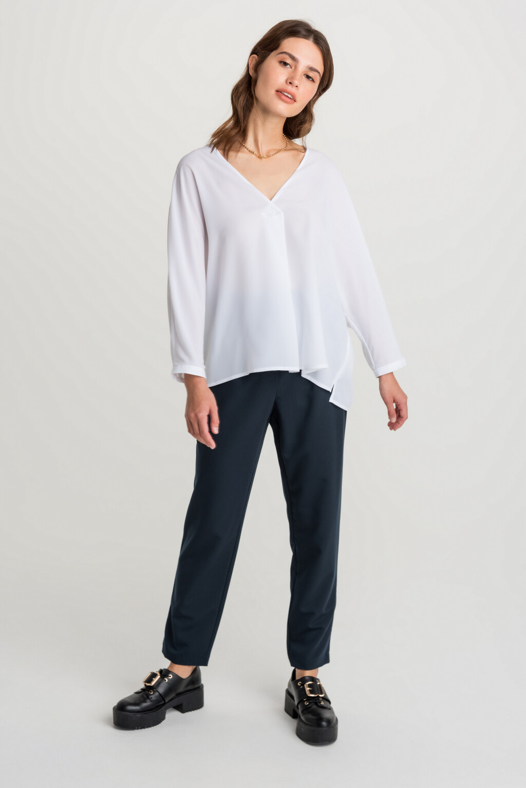 блузка oversize с рукавом 3/4 и треугольным вырезом - цвет белый - 5