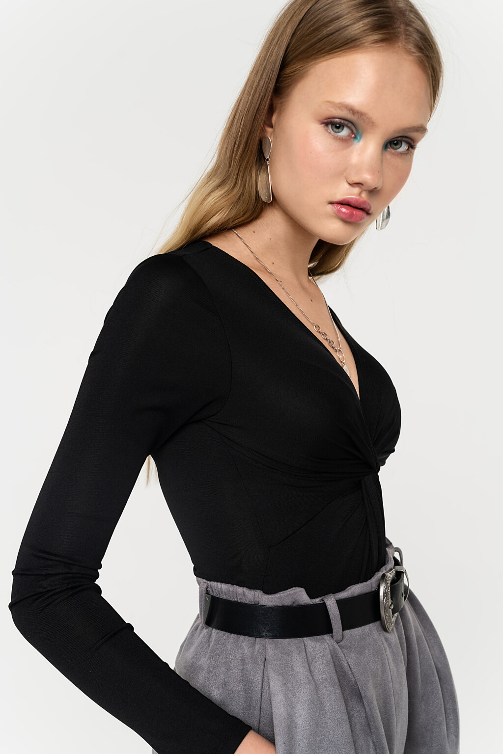 боди с длинным рукавом и v-образным вырезом - цвет черный - 1