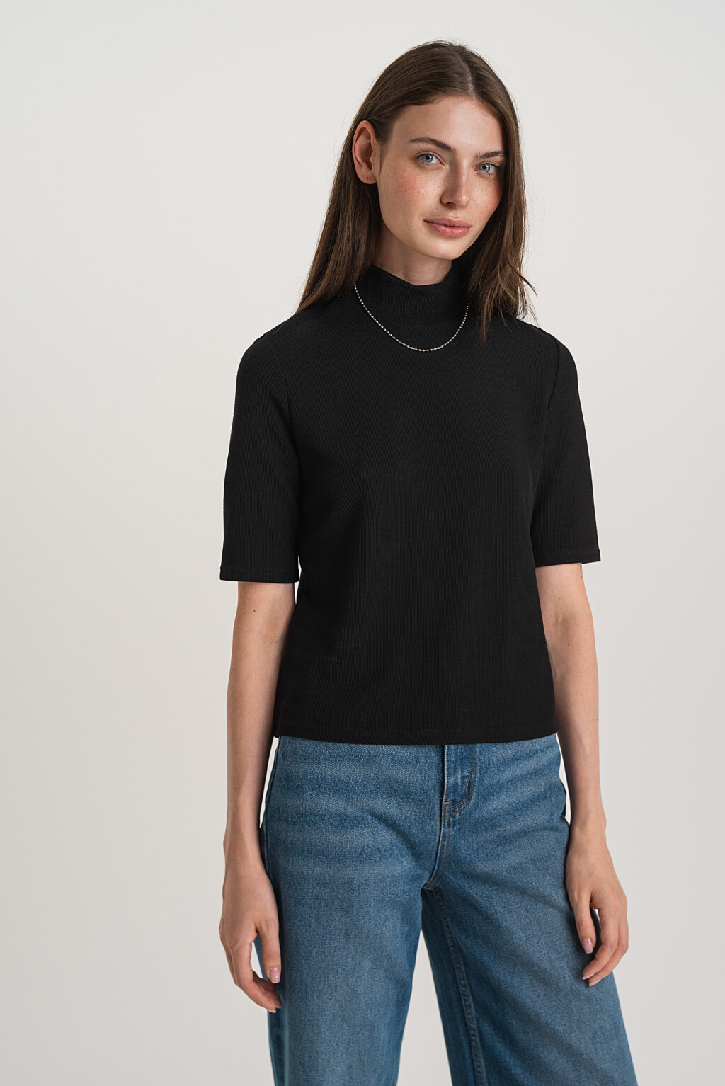 джемпер с коротким рукавом и воротником-стойкой - цвет черный - 2