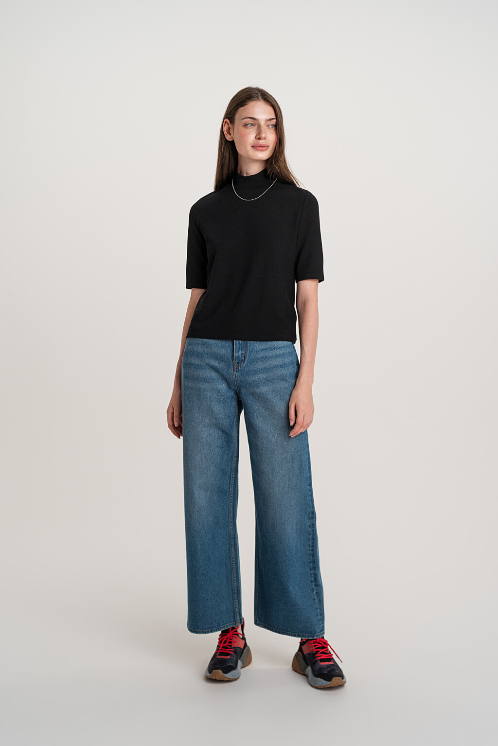 джемпер с коротким рукавом и воротником-стойкой - цвет черный - 4