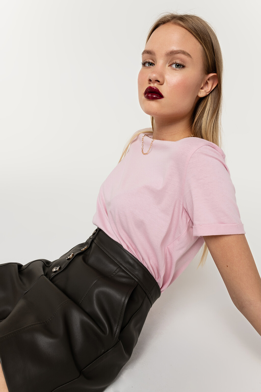 шорты мини из экокожи на пуговицах - цвет зеленый - 1