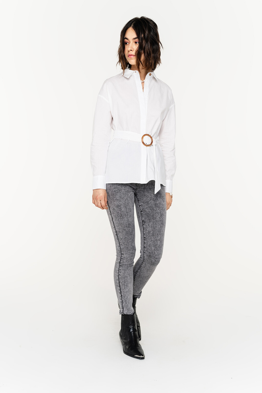 рубашка хлопковая в деловом стиле с поясом - цвет белый - 1