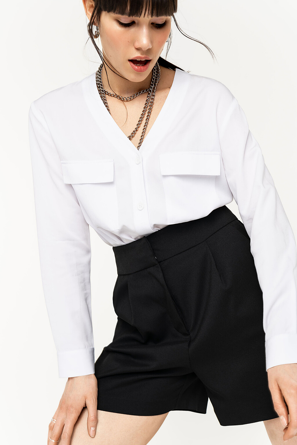 рубашка укороченная с накладными карманами на груди - цвет белый - 1