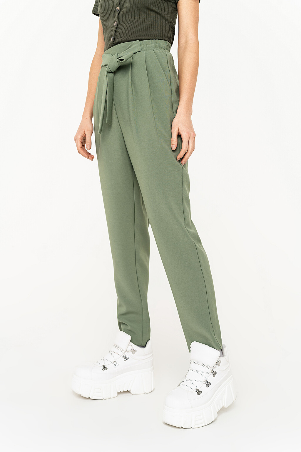 брюки-бананы с резинкой и завязками на поясе - цвет зеленый - 4