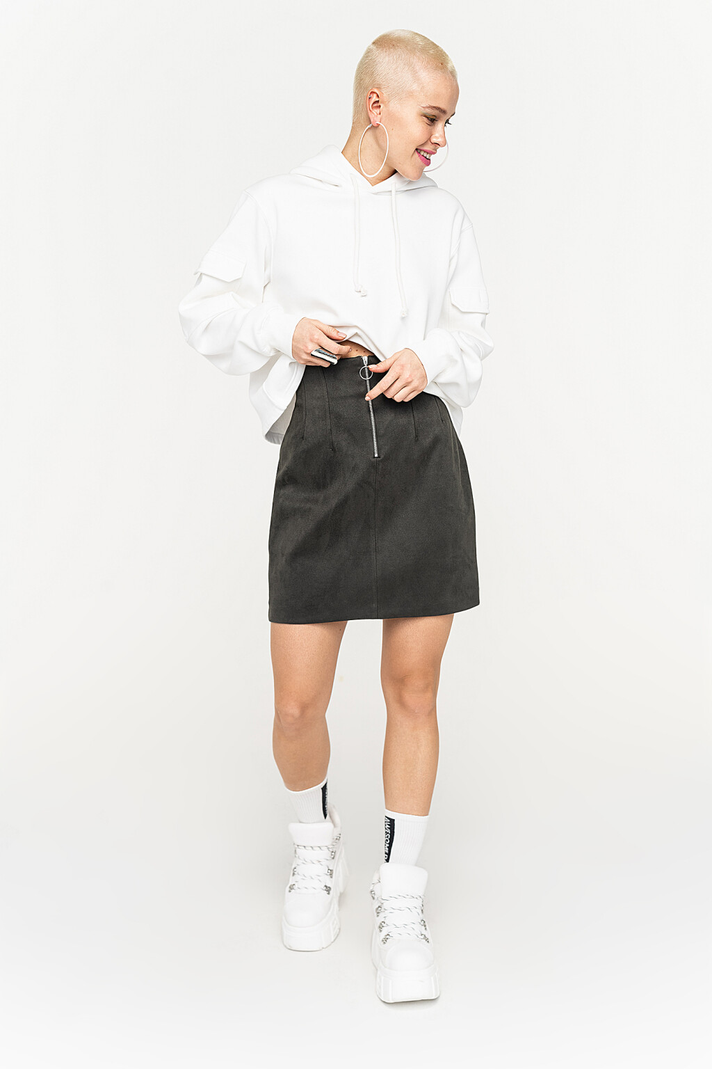 юбка мини из экозамши на молнии спереди - цвет зеленый - 2