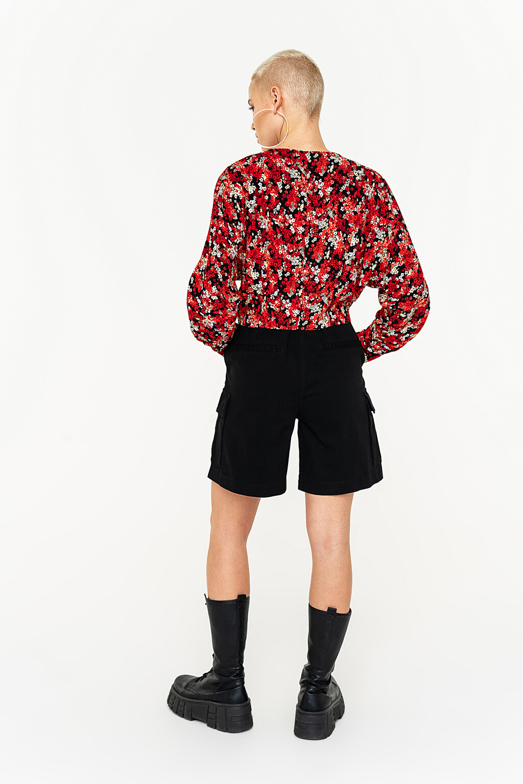 блузка укороченная на пуговицах с цветочным принтом - цвет мультиколор - 6