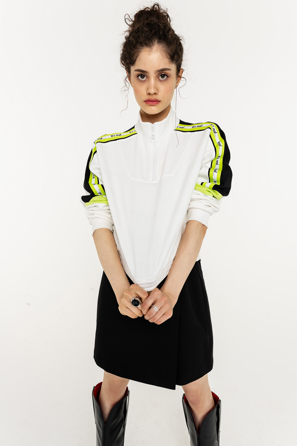 юбка мини на запахе с контрастными пуговицами - цвет черный - 3