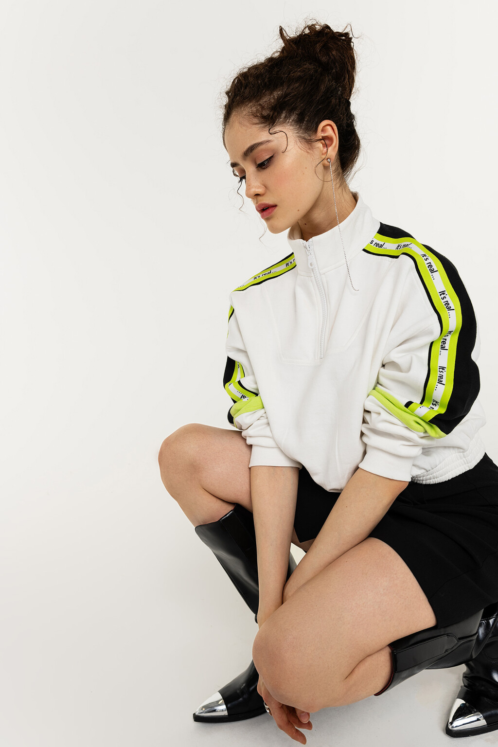 юбка мини на запахе с контрастными пуговицами - цвет черный - 5