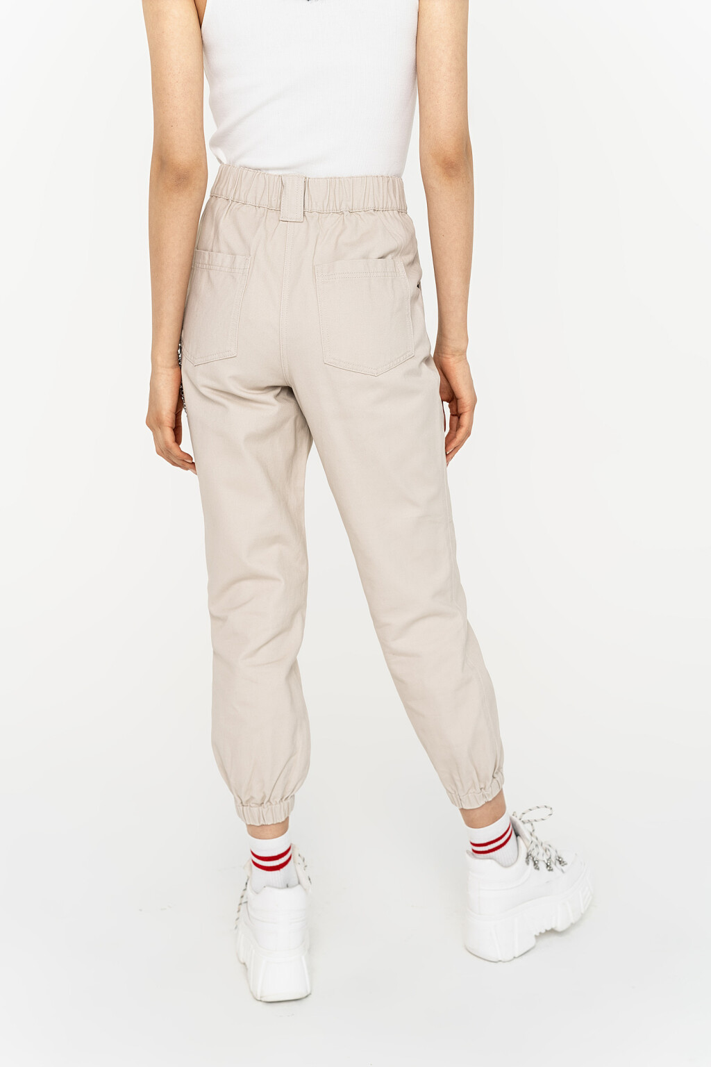 брюки-джоггеры с цепью на карабине - цвет белый - 4