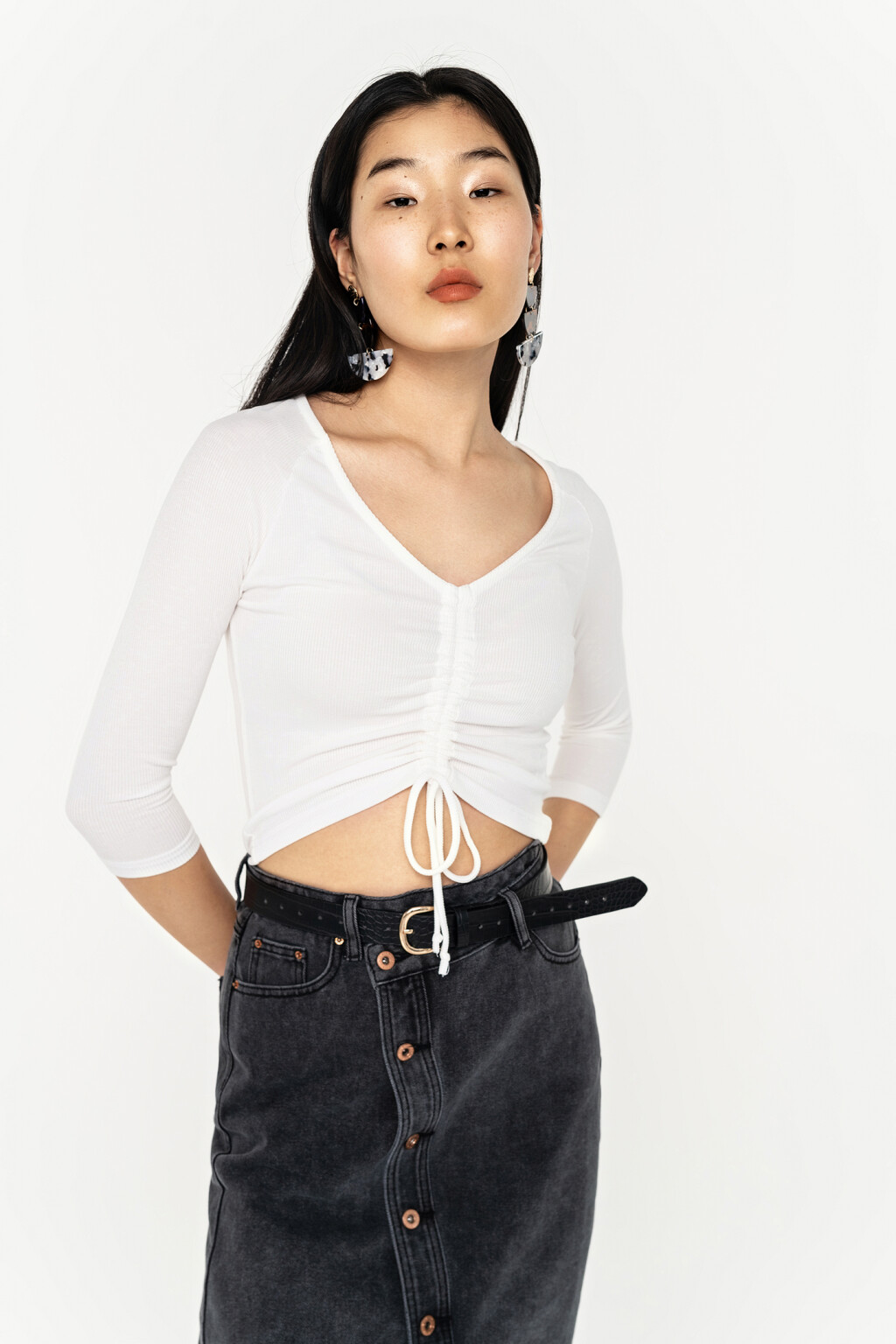 топ трикотажный в рубчик со стяжкой на груди - цвет белый - 1