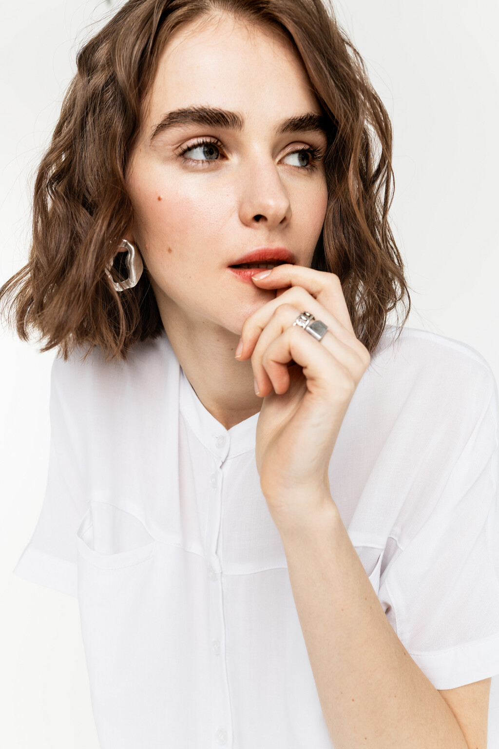 рубашка с короткими рукавами и нагрудными карманами - цвет белый - 2