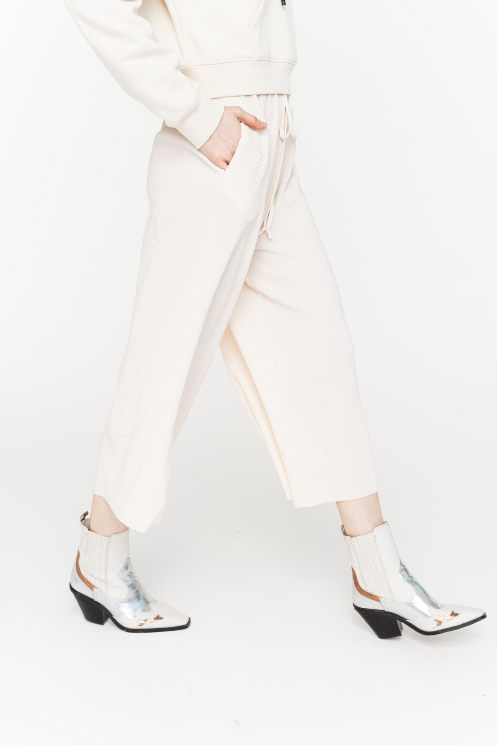 брюки-кюлоты с плиссировкой - цвет бежевый - 4