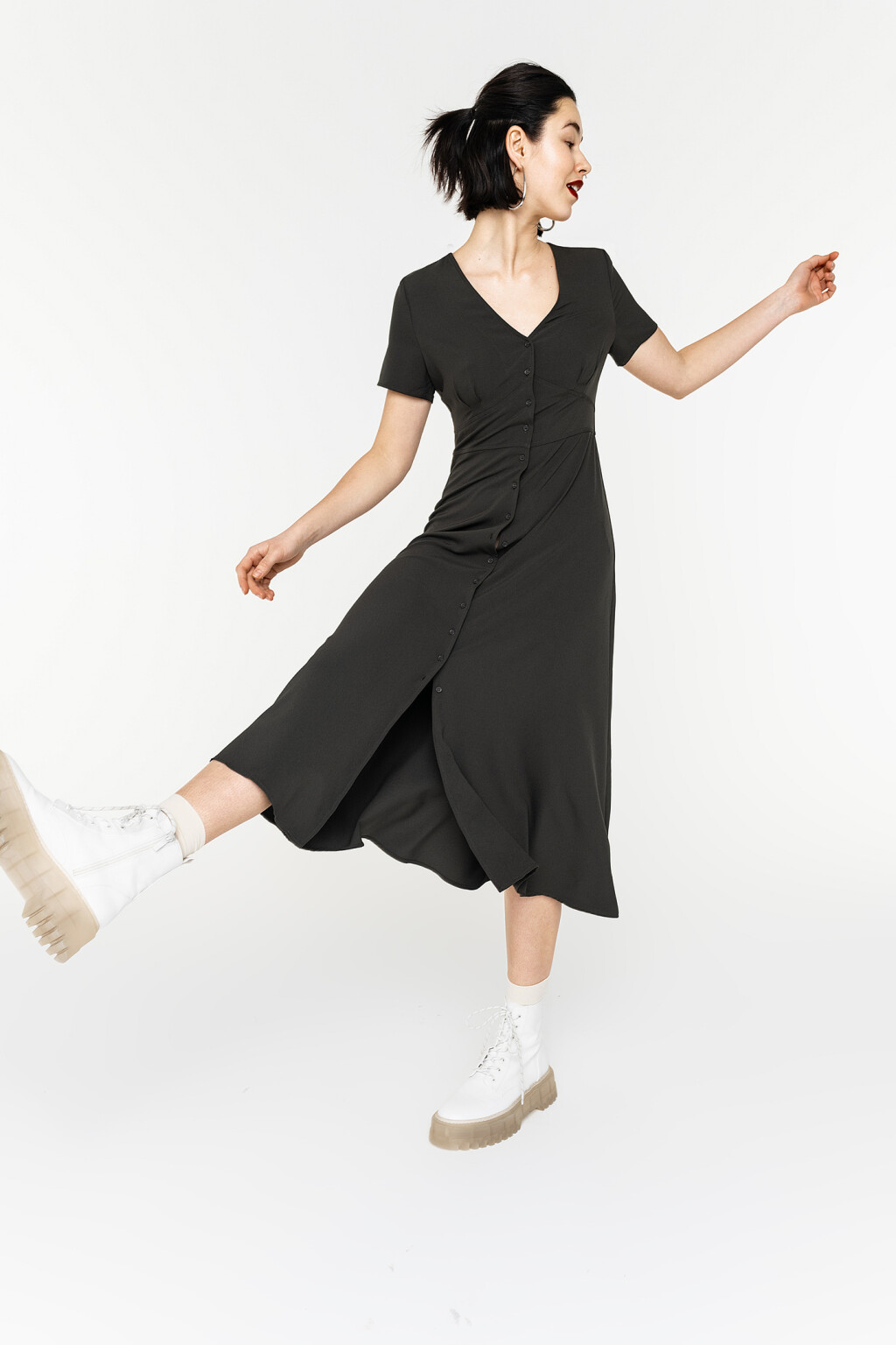 платье трикотажное приталенное с застежкой на пуговицах по всей длине - цвет зеленый - 1