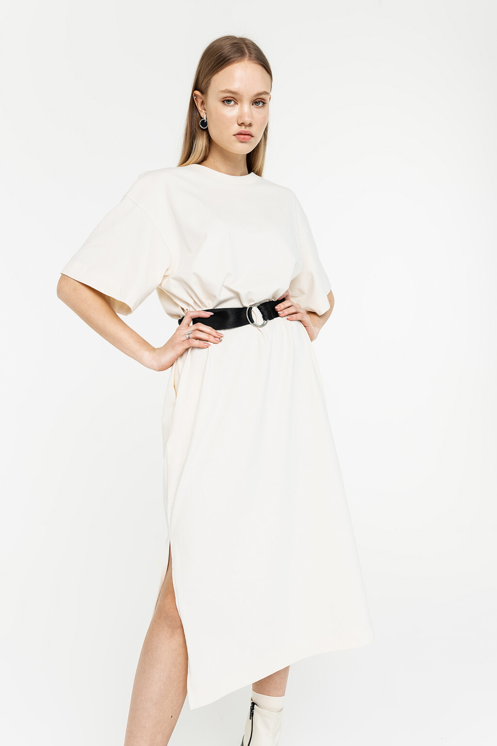 платье трикотажное oversize миди с поясом - цвет бежевый - 3