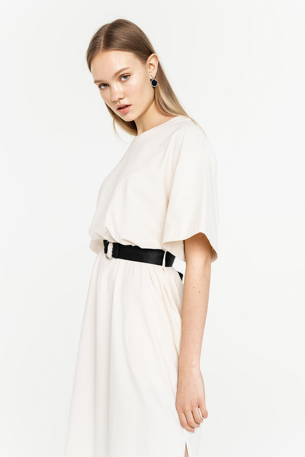 платье трикотажное oversize миди с поясом - цвет бежевый - 5