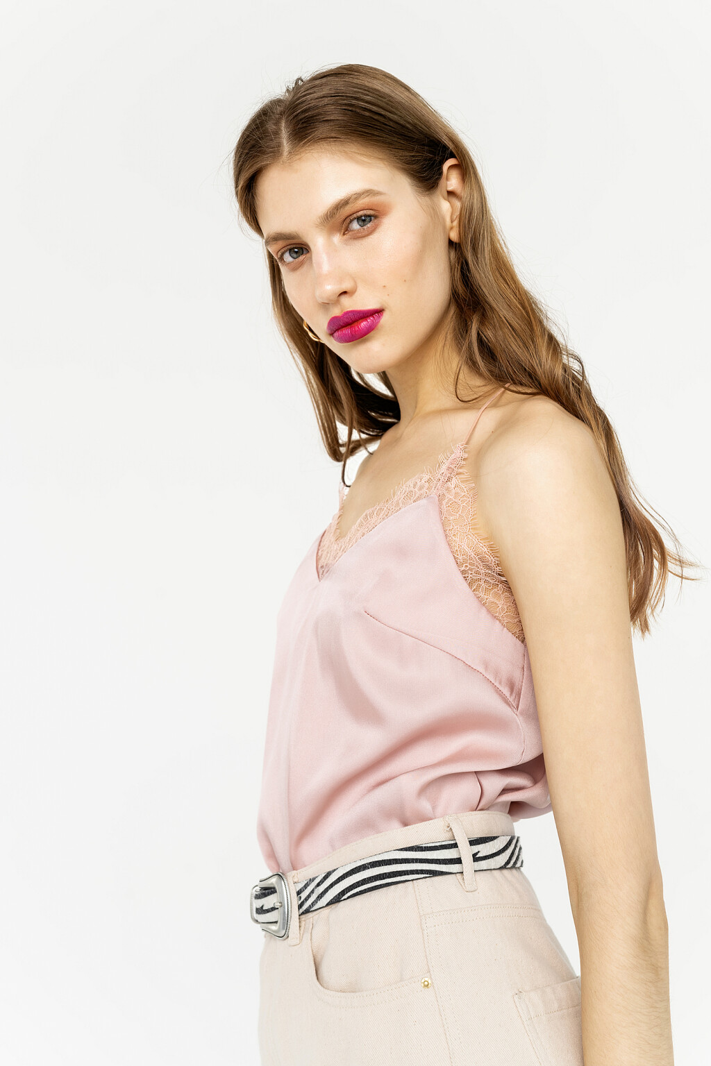 топ атласный с кружевной отделкой - цвет розовый - 1