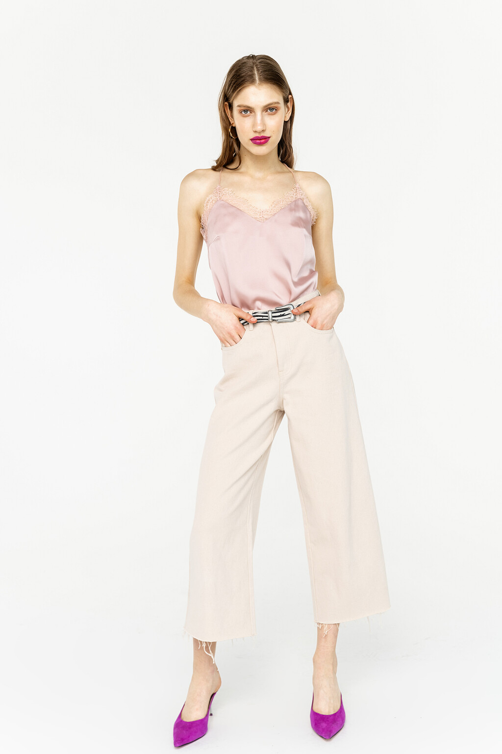 топ атласный с кружевной отделкой - цвет розовый - 4