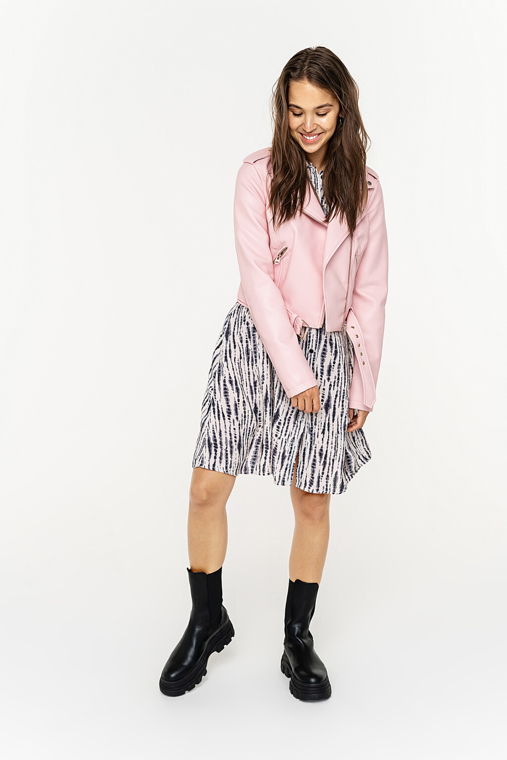 куртка-косуха из экокожи с отложным воротником - цвет розовый - 2