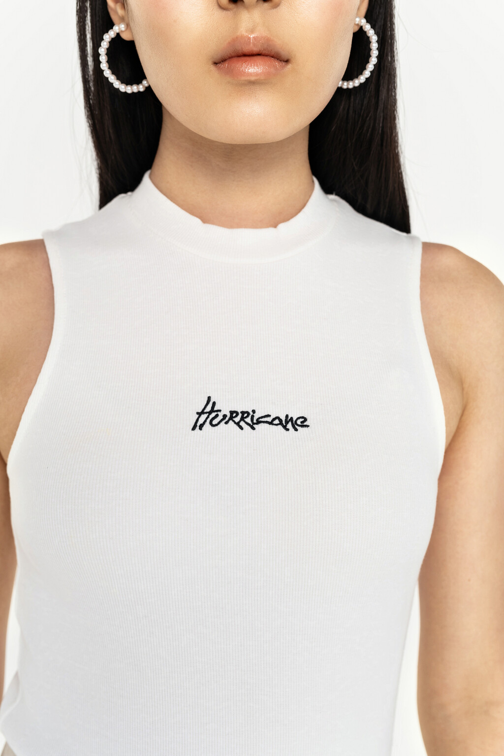 топ трикотажный в рубчик без рукавов - цвет белый - 2