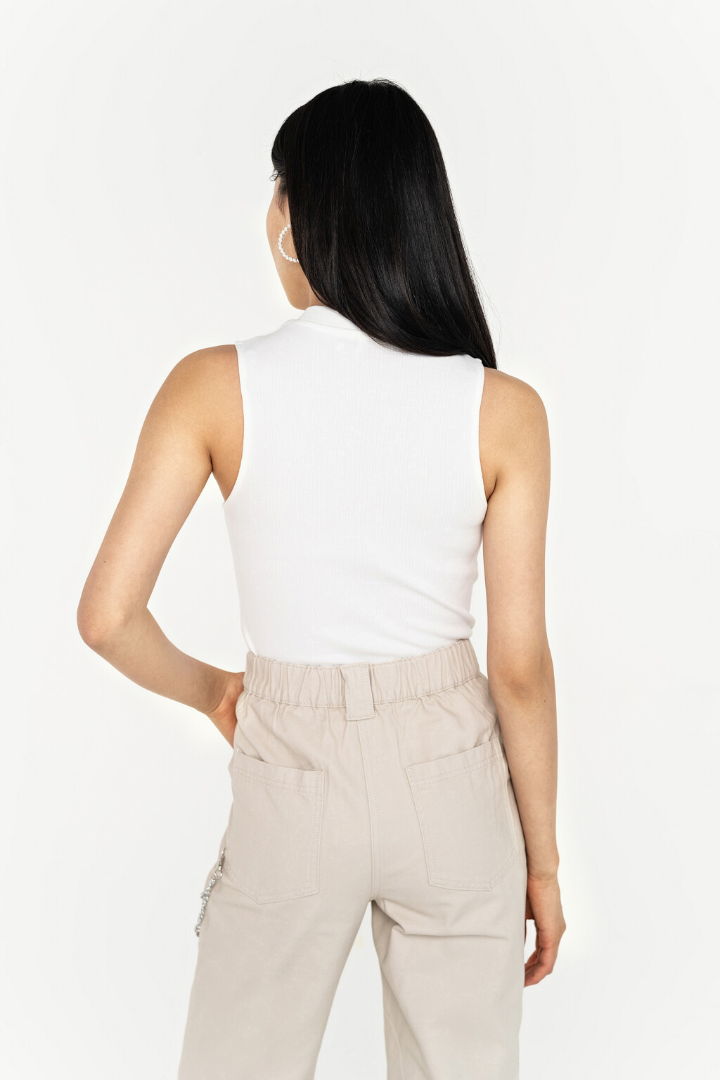 топ трикотажный в рубчик без рукавов - цвет белый - 5