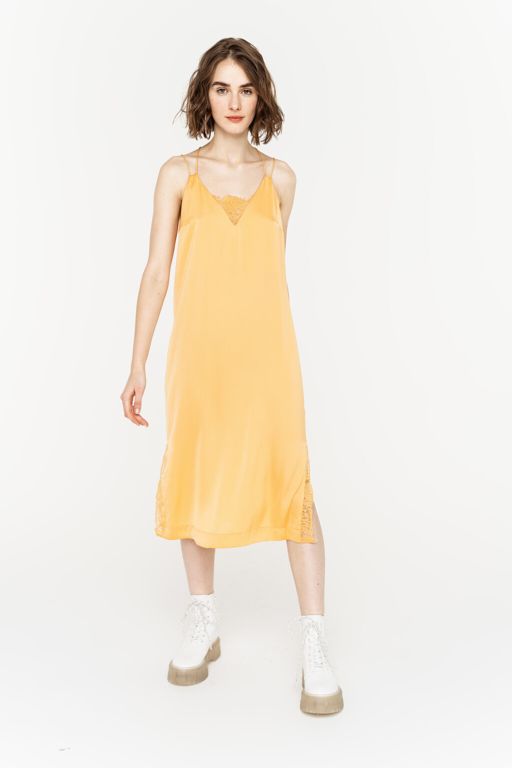 платье-комбинация с кружевной отделкой - цвет желтый - 4