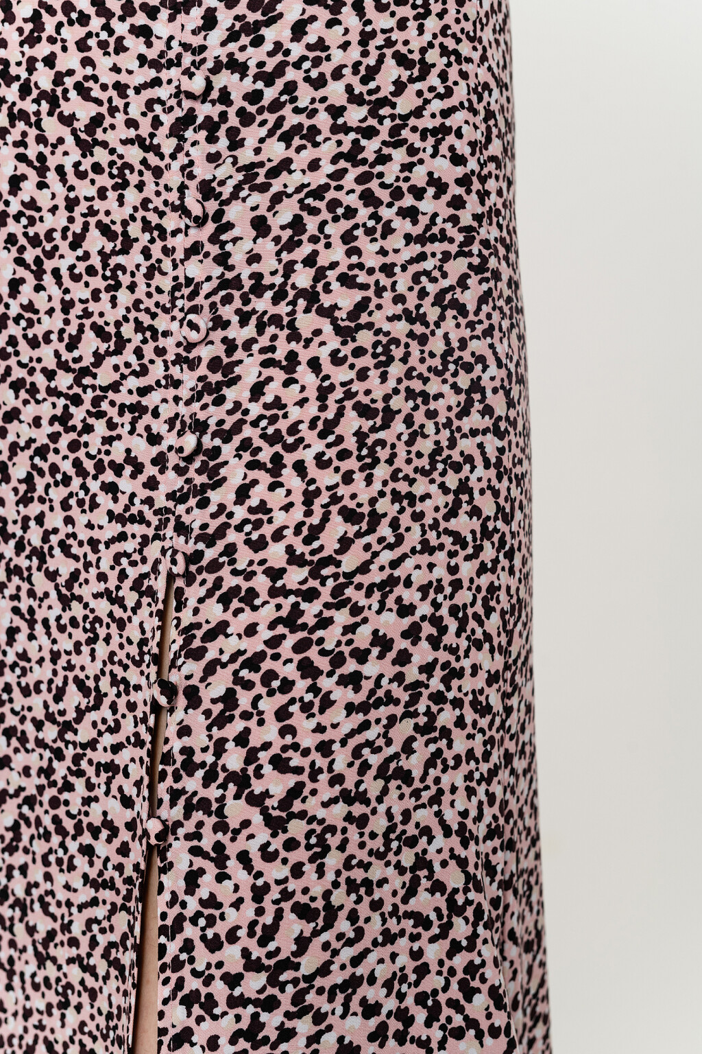 юбка миди с высоким разрезом и декоративными пуговицами - цвет желтый - 5