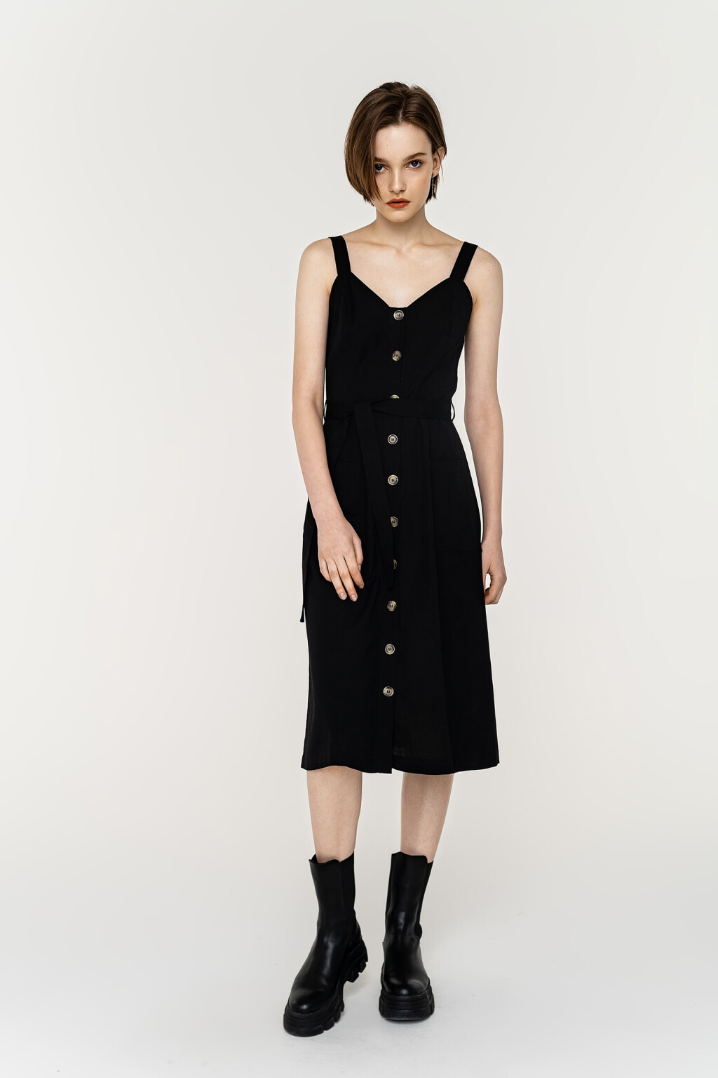 Платье-сарафан длинное на пуговицах с поясом 2021281550, цвет: черный ...