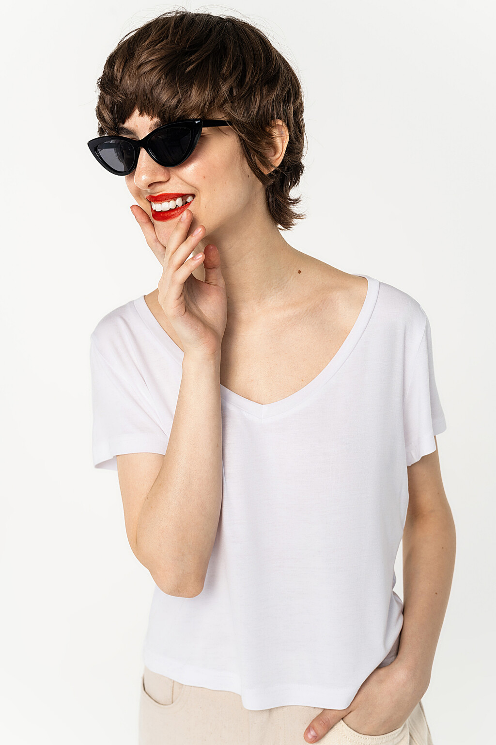 футболка вискозная свободного кроя с треугольным вырезом - цвет белый - 3