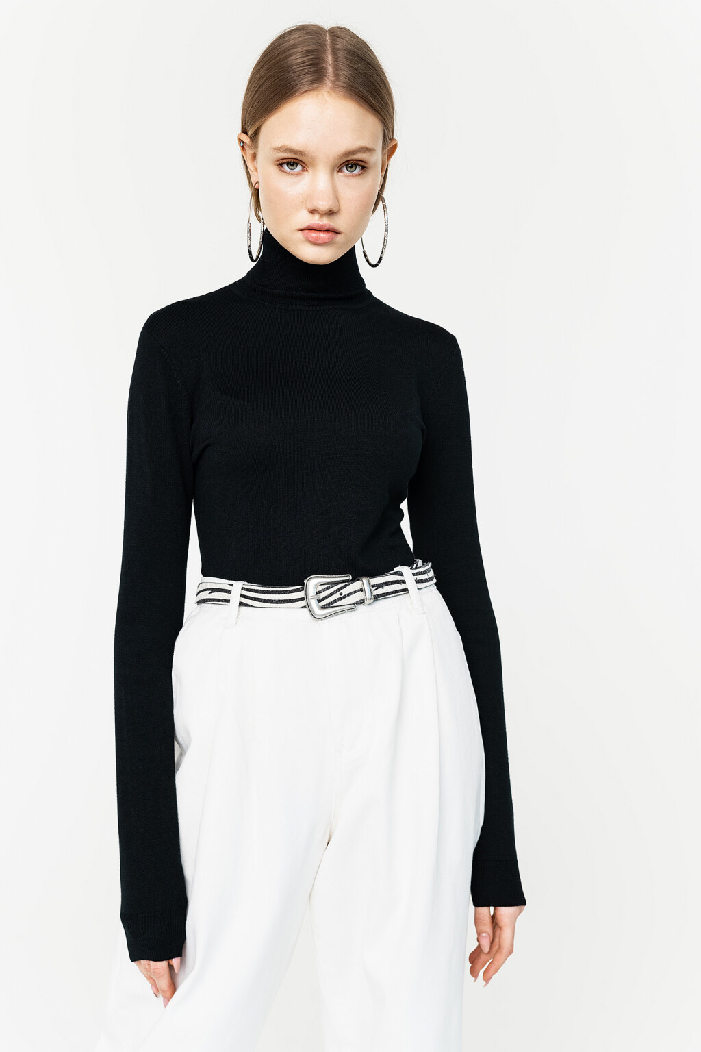 свитер женский - цвет черный - 1