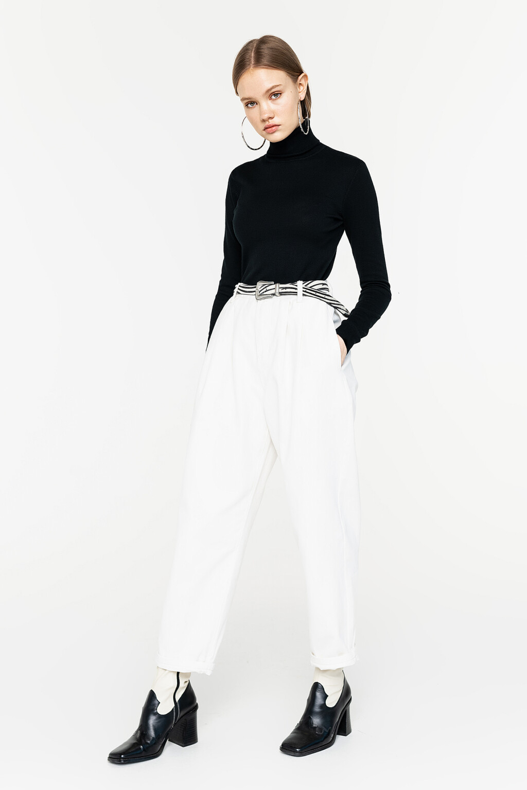 свитер женский - цвет черный - 2