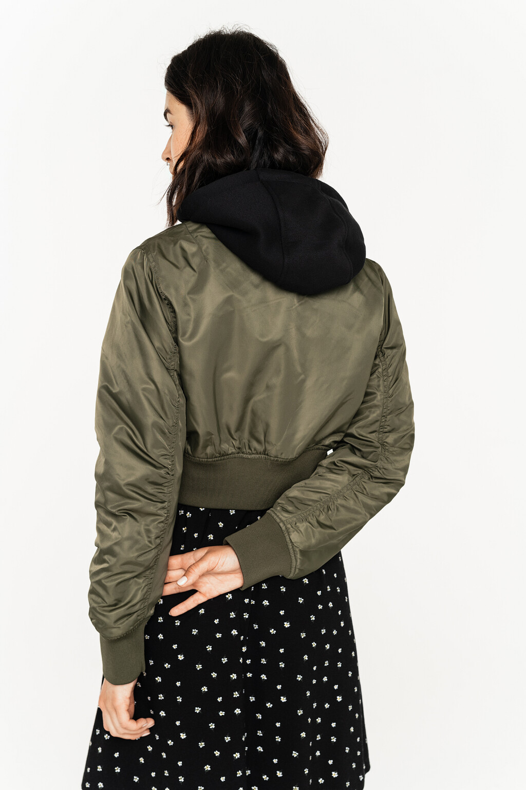 куртка-бомбер короткая утепленная со съемным капюшоном - цвет зеленый - 4