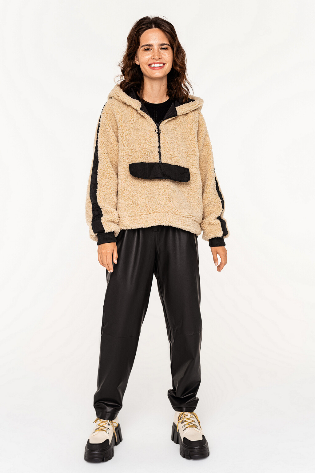 Анорак из искусственного меха с капюшоном - цвет бежевый - 2