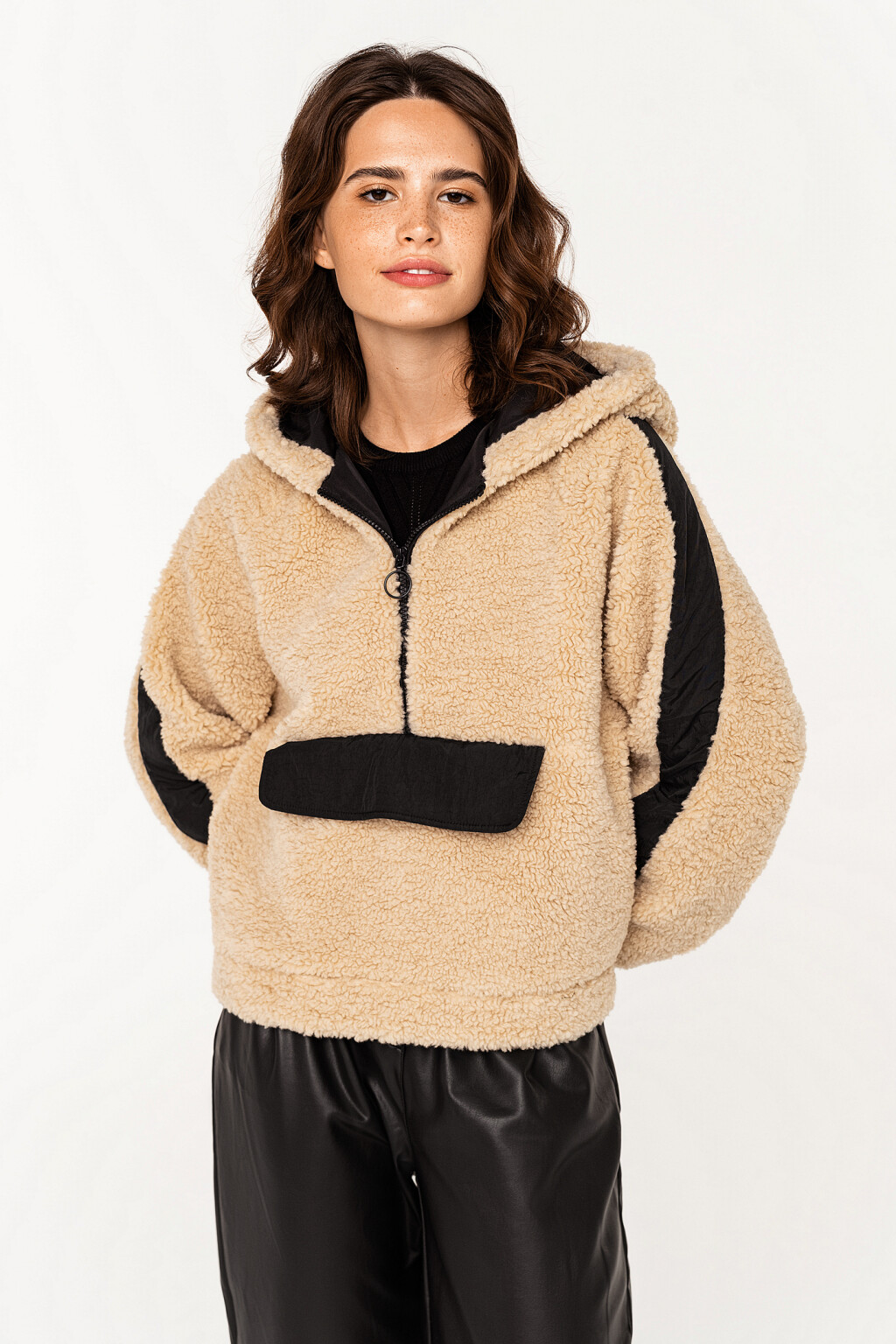 Анорак из искусственного меха с капюшоном - цвет бежевый - 3